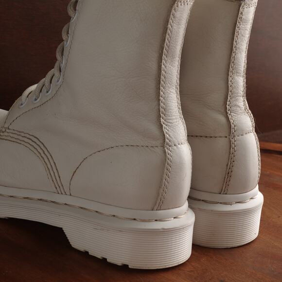 Dr. Martens Boots Womens SZ 5 White 1460 Pascal Mono Leather Combat 8 Eye Casual - Picture 6 of 16